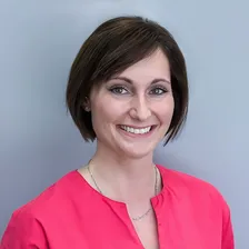 Portrait von Assistenz & Praxismanagerin Cindy Köhler