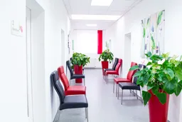 Wartebereich in der Zahnarztpraxis